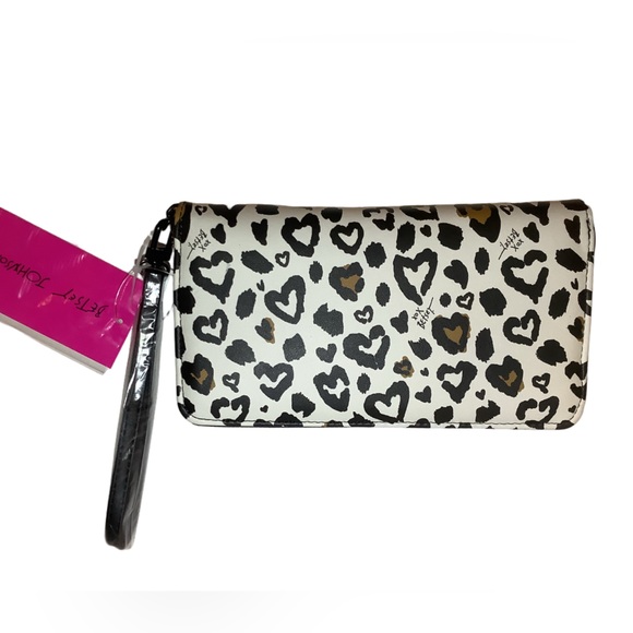 Betsey Johnson Leopard Hearts Zip Around Wrislet Wallet New